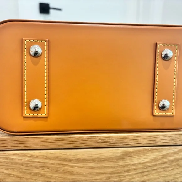 Louis Vuitton Alma BB Epi Leather with Strap - Picture 3 of 9